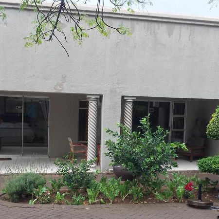 Toro Guest House Rustenburg Esterno foto
