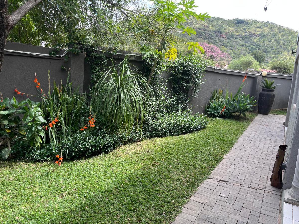 Toro Guest House Rustenburg Esterno foto