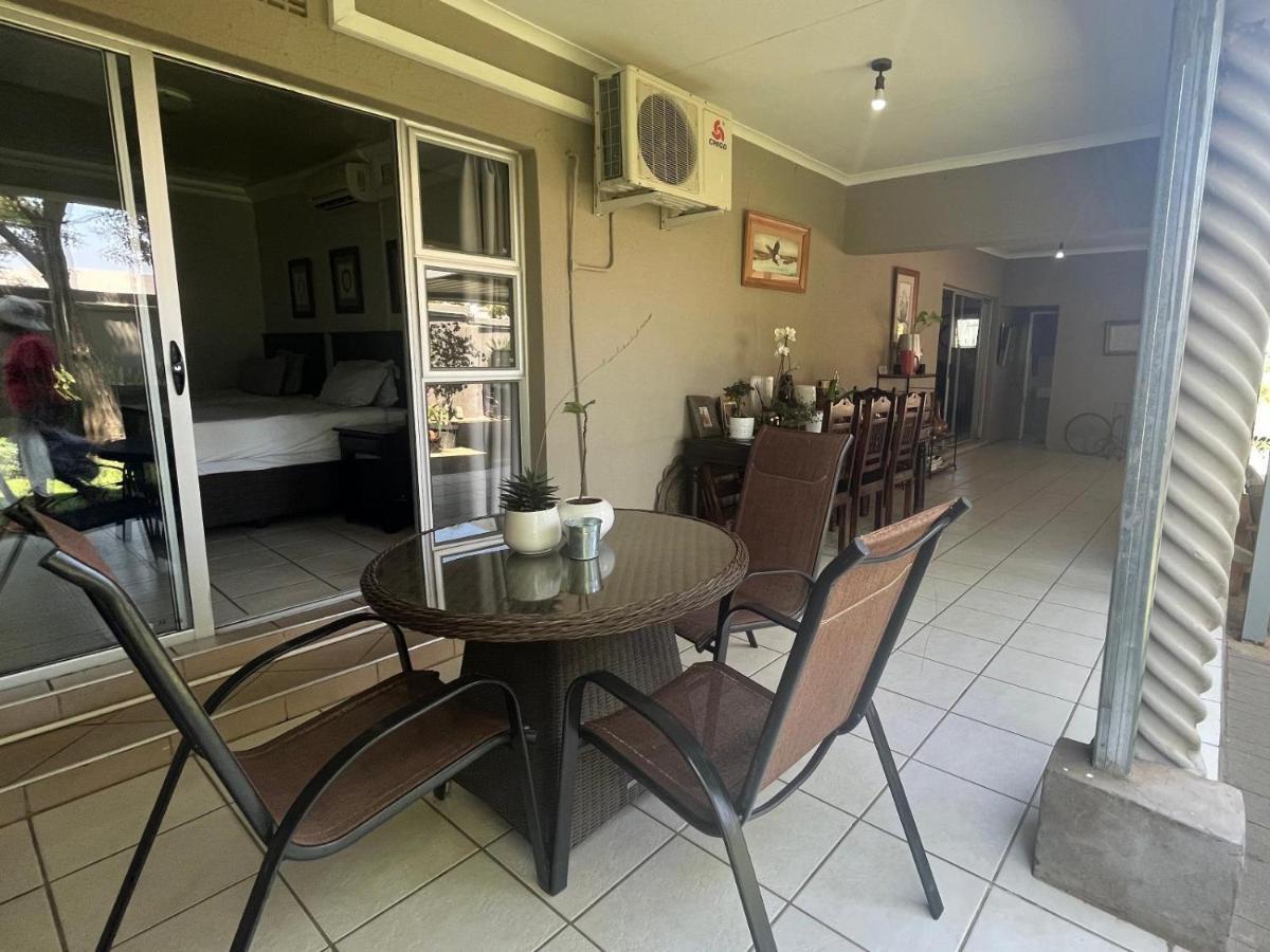 Toro Guest House Rustenburg Esterno foto