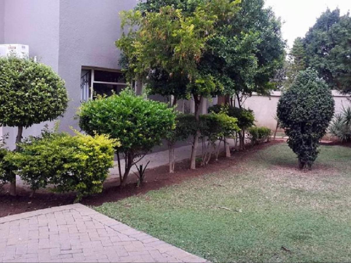 Toro Guest House Rustenburg Esterno foto