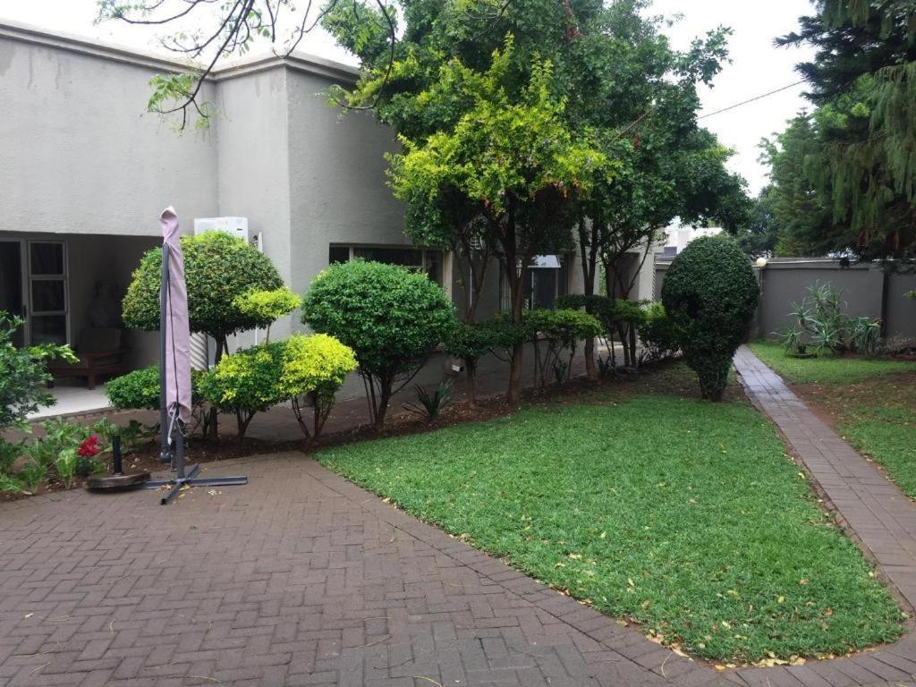 Toro Guest House Rustenburg Esterno foto