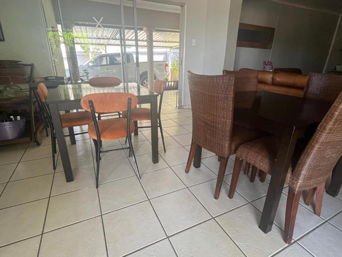 Toro Guest House Rustenburg Esterno foto