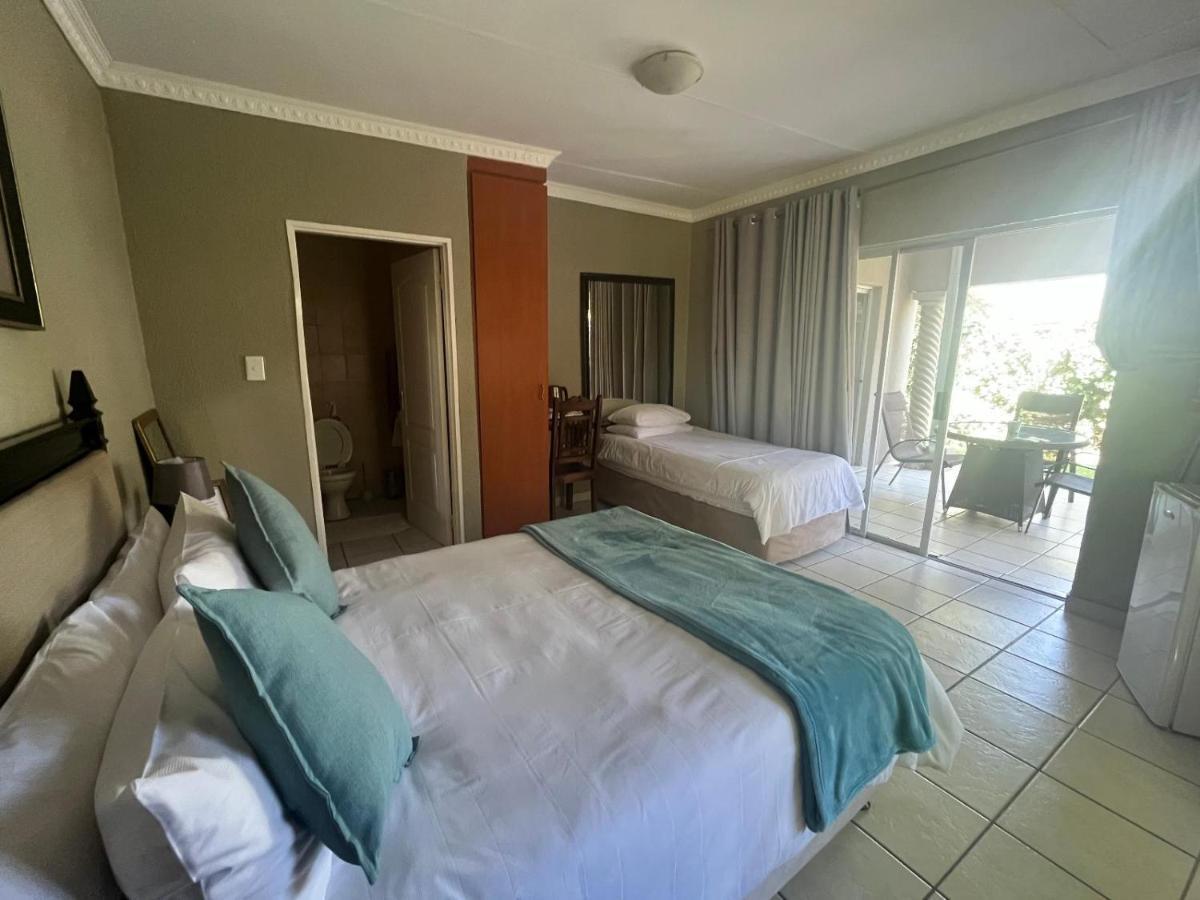Toro Guest House Rustenburg Esterno foto