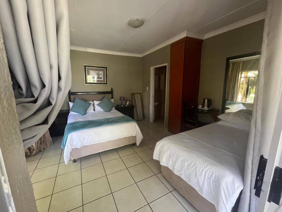 Toro Guest House Rustenburg Esterno foto