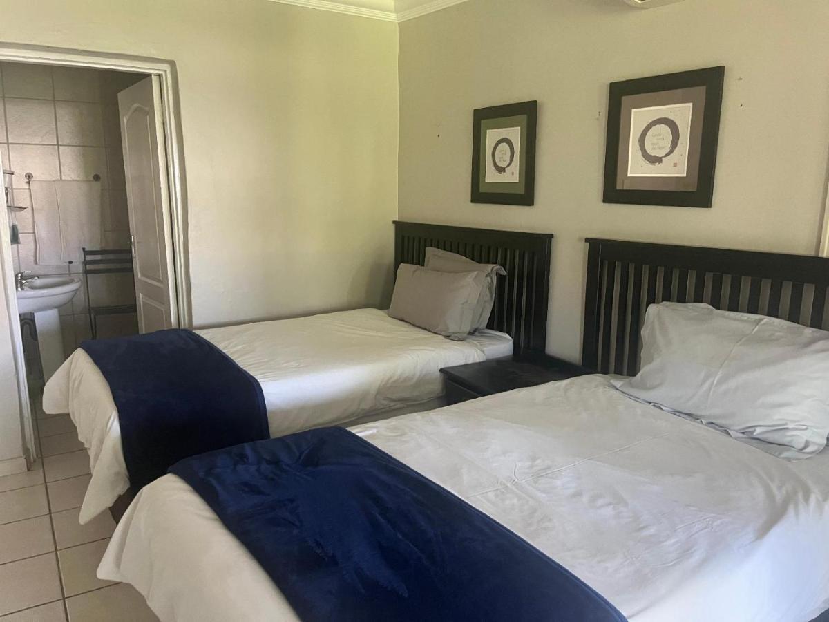 Toro Guest House Rustenburg Esterno foto