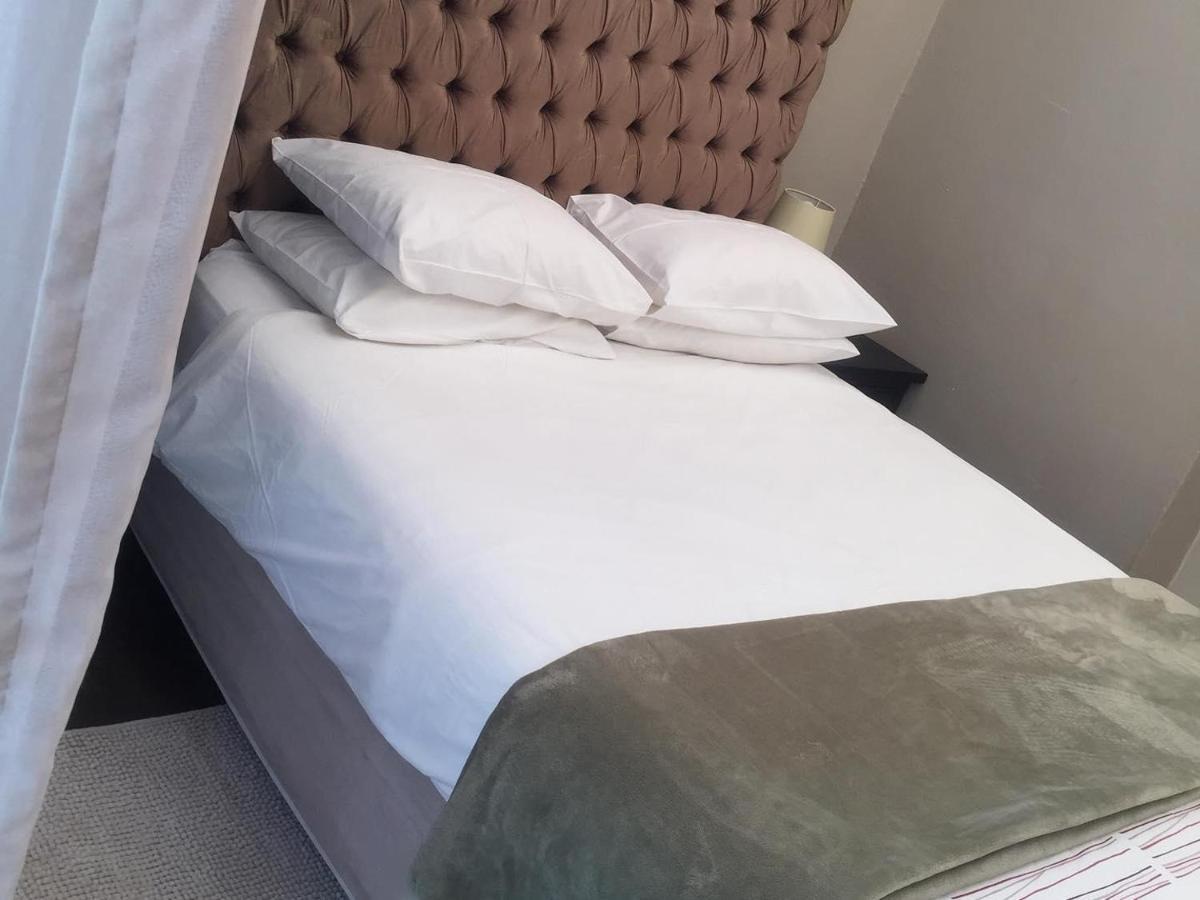 Toro Guest House Rustenburg Esterno foto